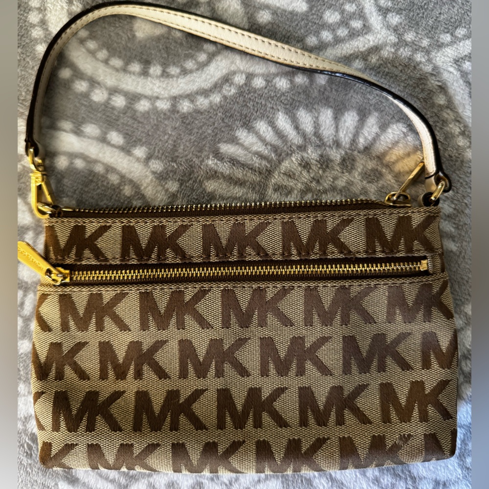 Michael Kors jet set wristlet